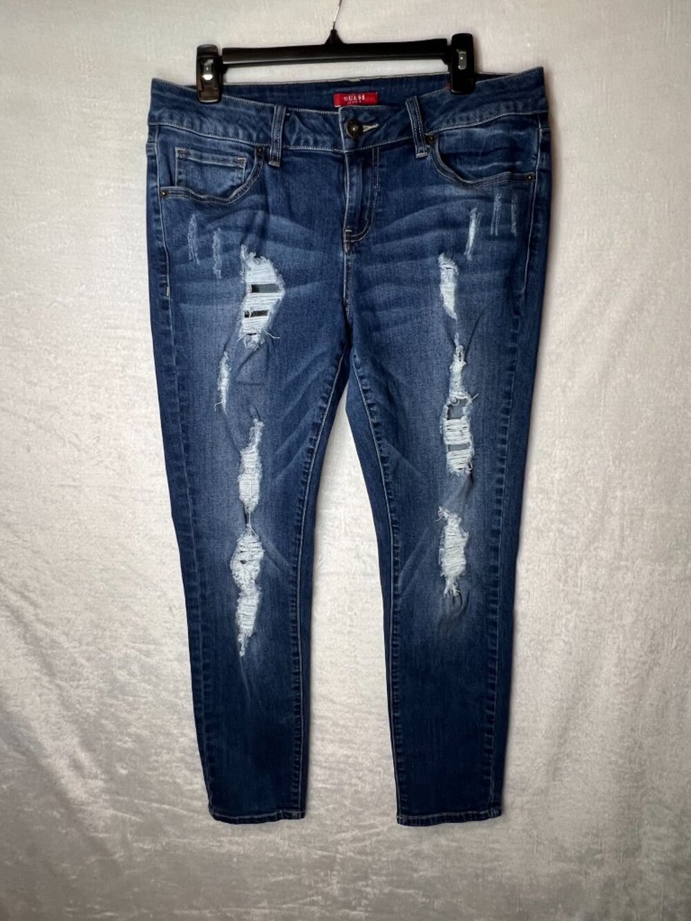 GUESS distressed Boyfriend blue jeans size 31- everyday closet staple